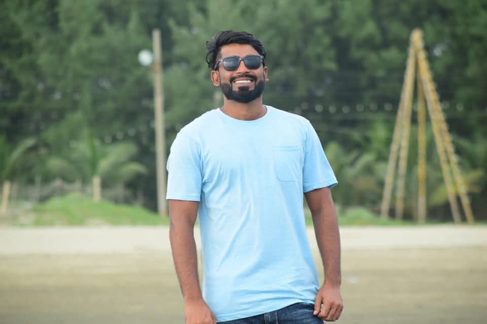 বাজিতপুর উপজেলা ছাত্রদলের সিনিয়র যুগ্ম আহ্বায়ক সোহেল ভূঁইয়া ছাত্রদল থেকে পদত্যাগের ঘোষণা দিচ্ছেন